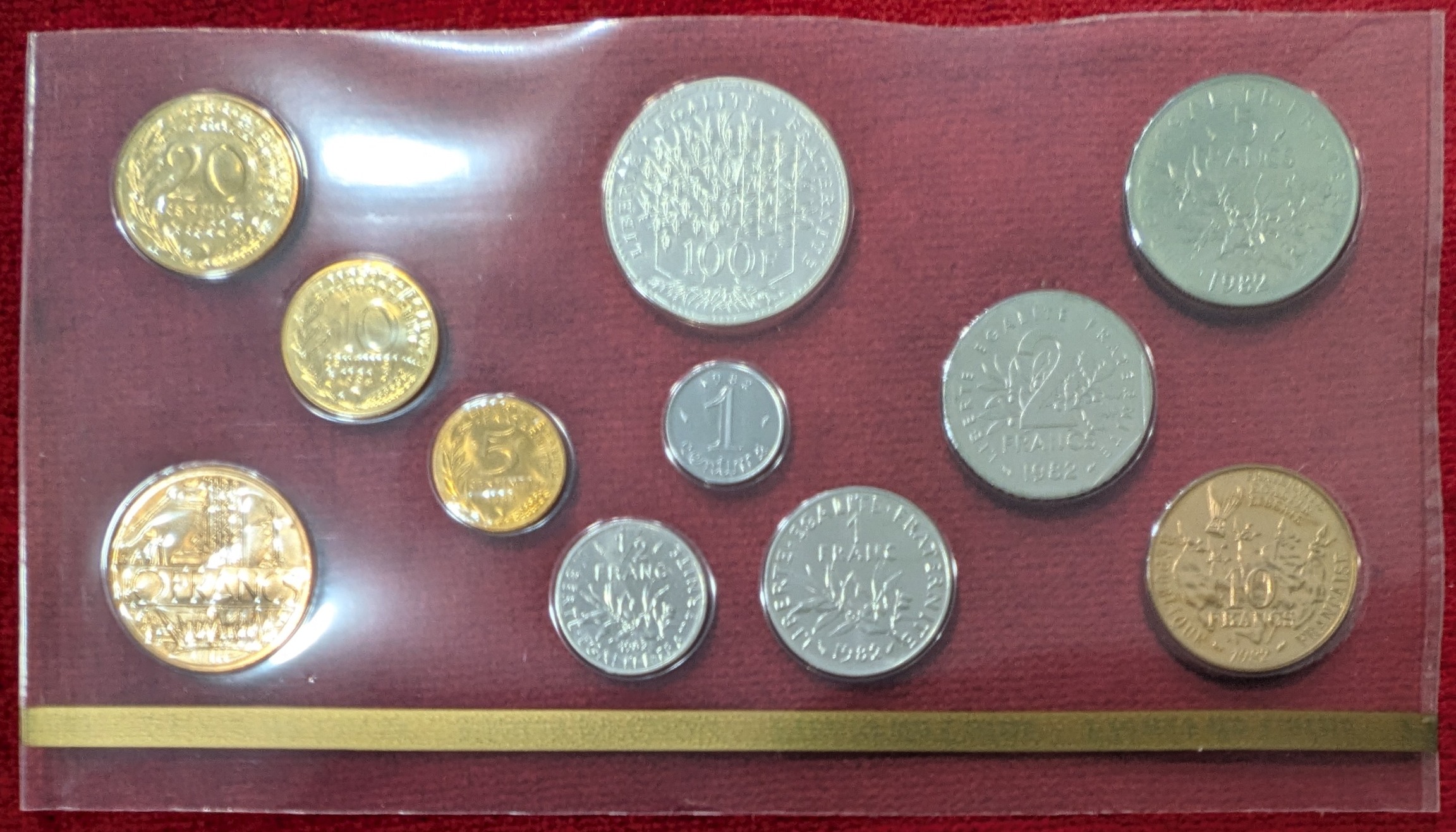 Coffret Francs 1982.FDC. Fleur de Coin.